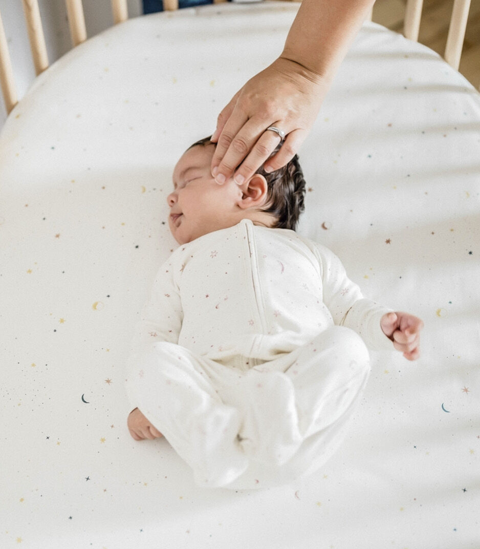 Stokke® Sleepi™ Bed Fitted Sheet by PEHR. Celestial. US. galery image 2